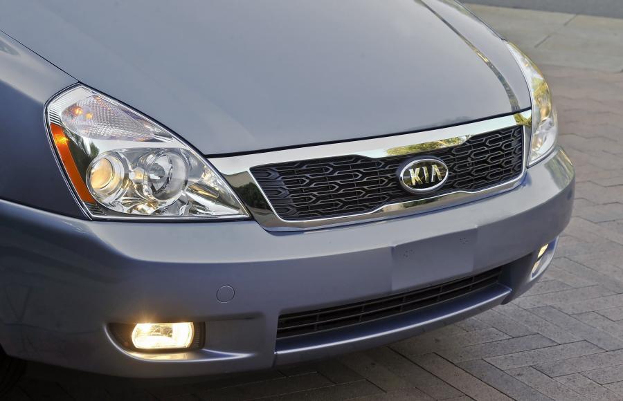  Kia Sedona 2010 года  (фото 39 из 54)